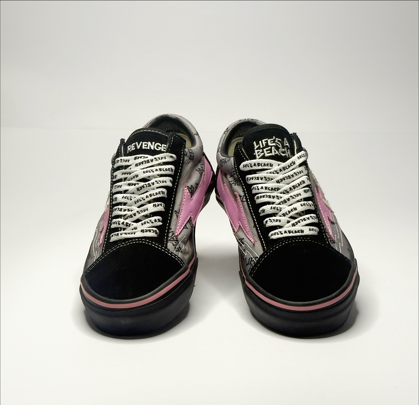 Revenge Woman Life a Beach Black Pink Low Top