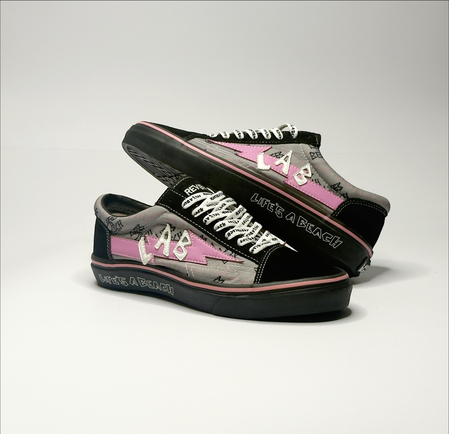 Revenge Woman Life a Beach Black Pink Low Top