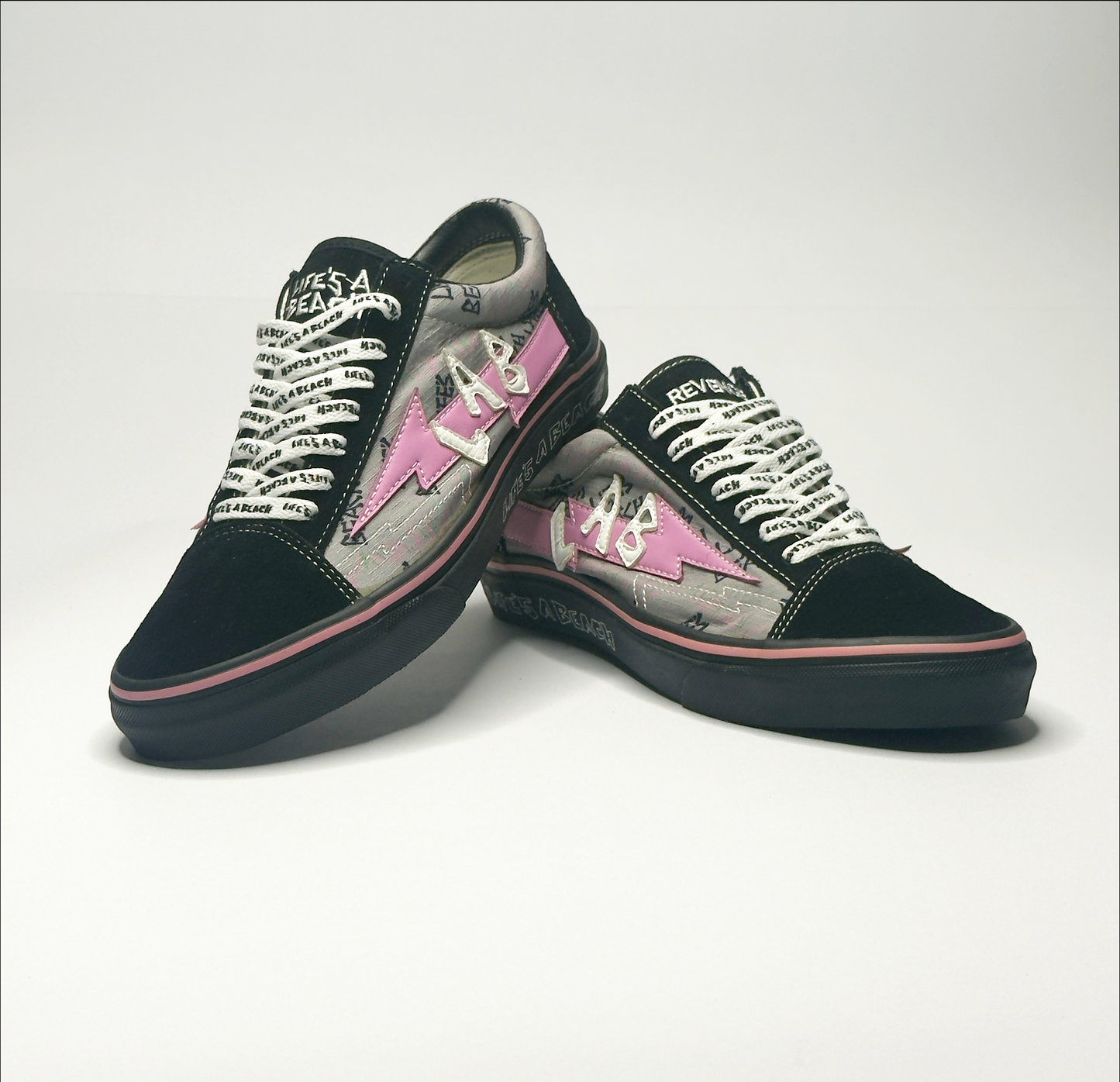 Revenge Woman Life a Beach Black Pink Low Top