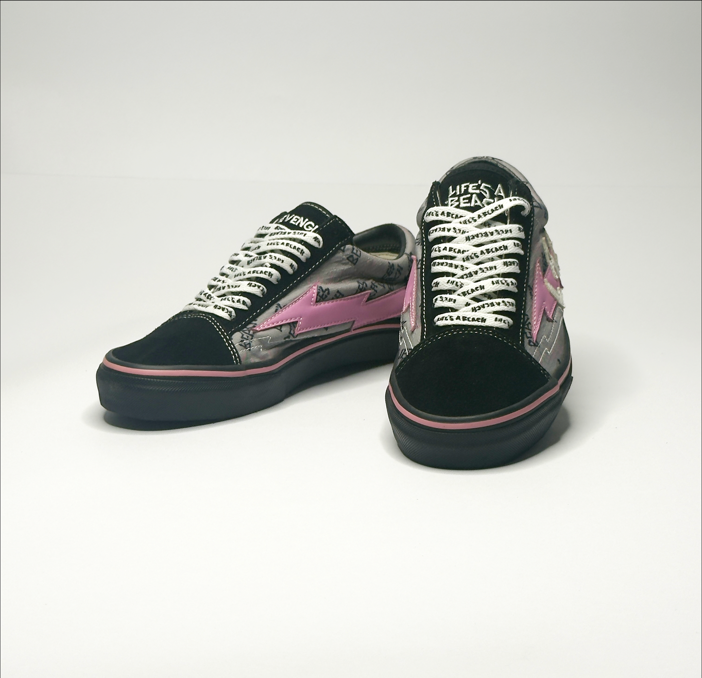 Revenge Woman Life a Beach Black Pink Low Top