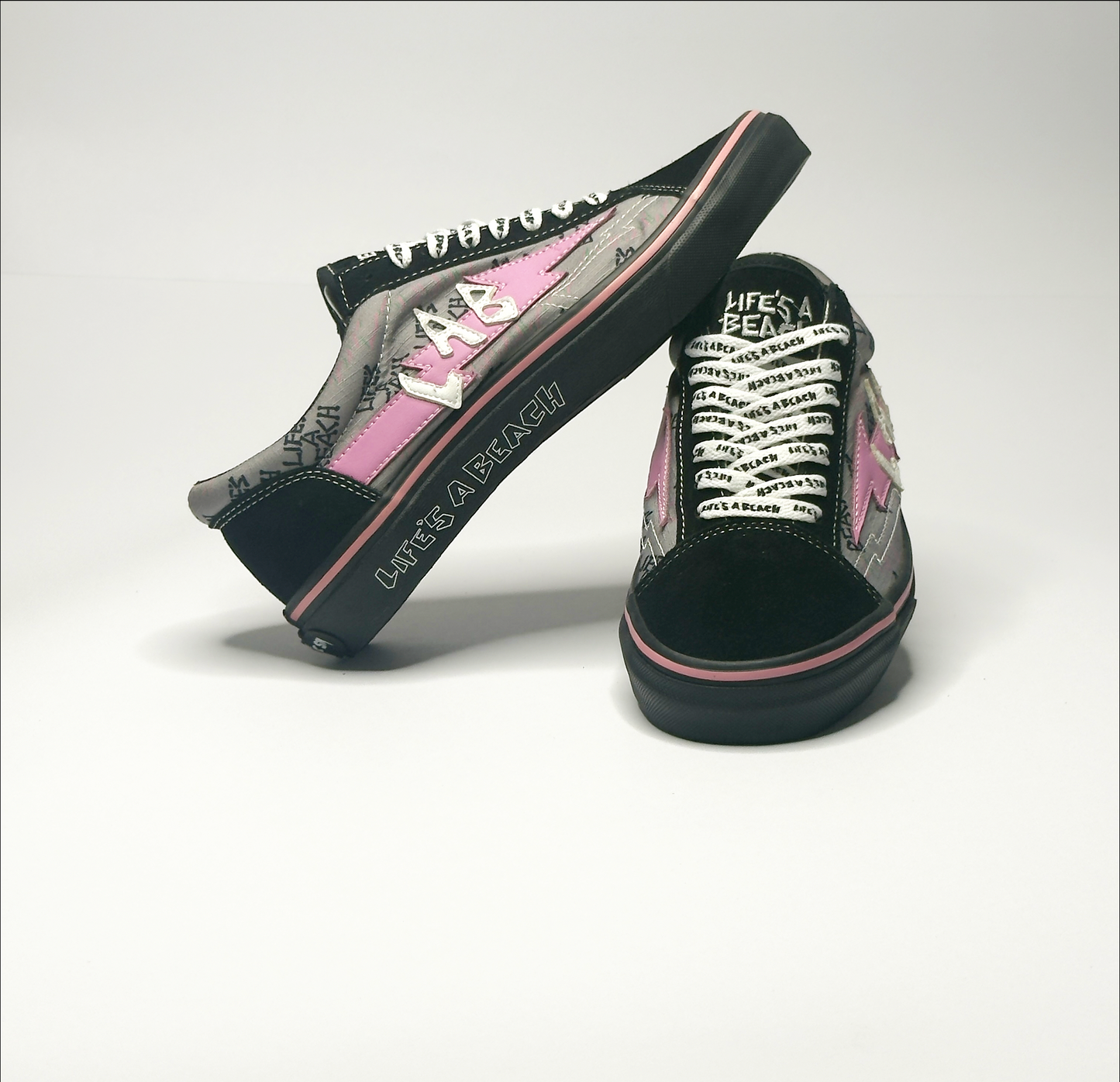 Revenge Woman Life a Beach Black Pink Low Top